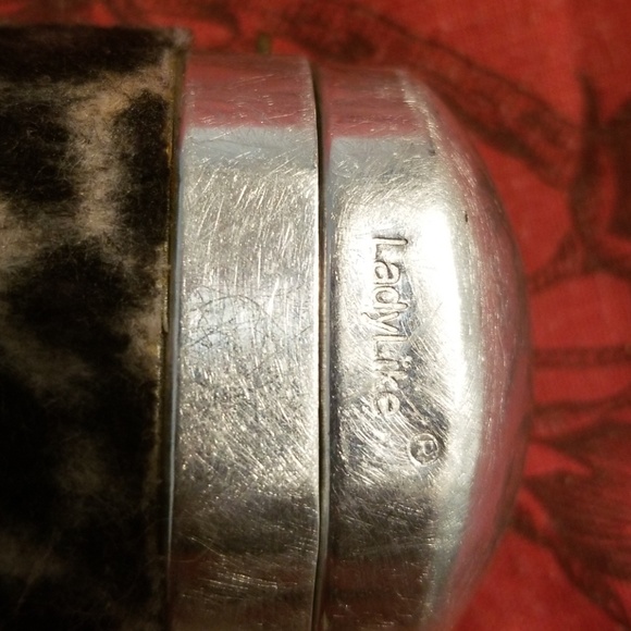 Brushed metal leopard print tampon holder - Picture 4 of 4